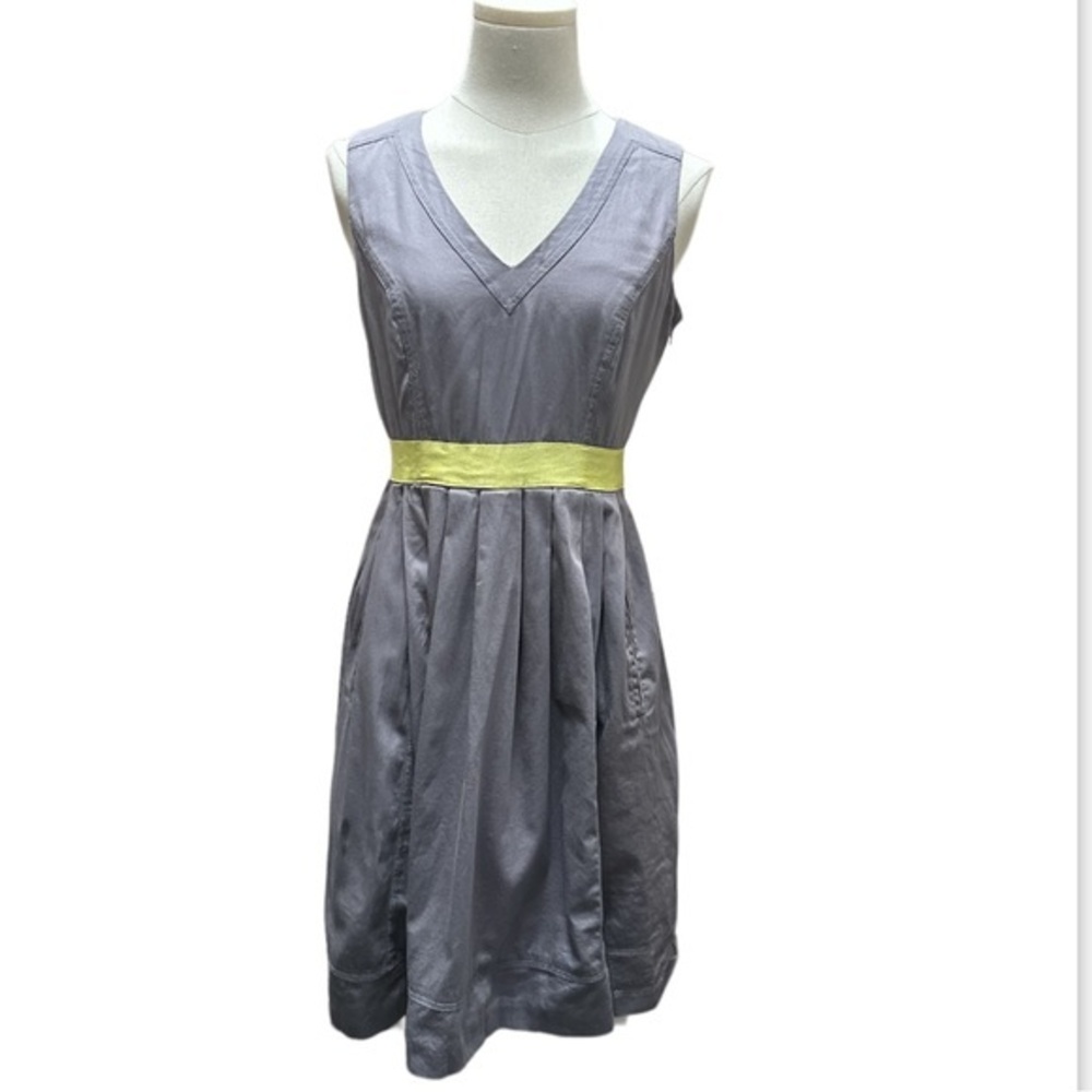 Nine West dress size 4P women sleeveless gray knee length zip‎ on side (1926)